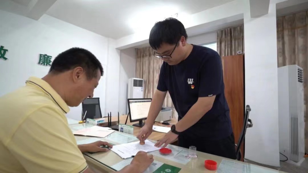 林農(nóng)到三明市沙縣區(qū)富口鎮(zhèn)林業(yè)站辦理采伐許可證.jpg